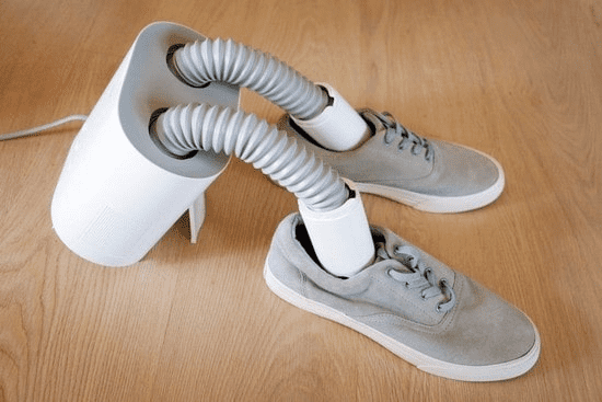 Пример сушки одной пары обуви в сушилке Сяоми Deerma HX10